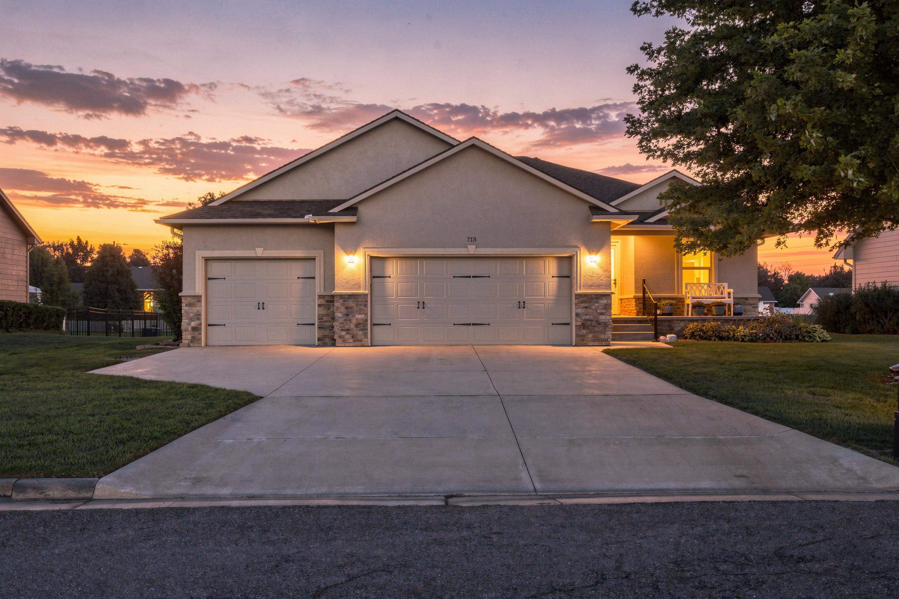 713 W 32nd, Hutchinson