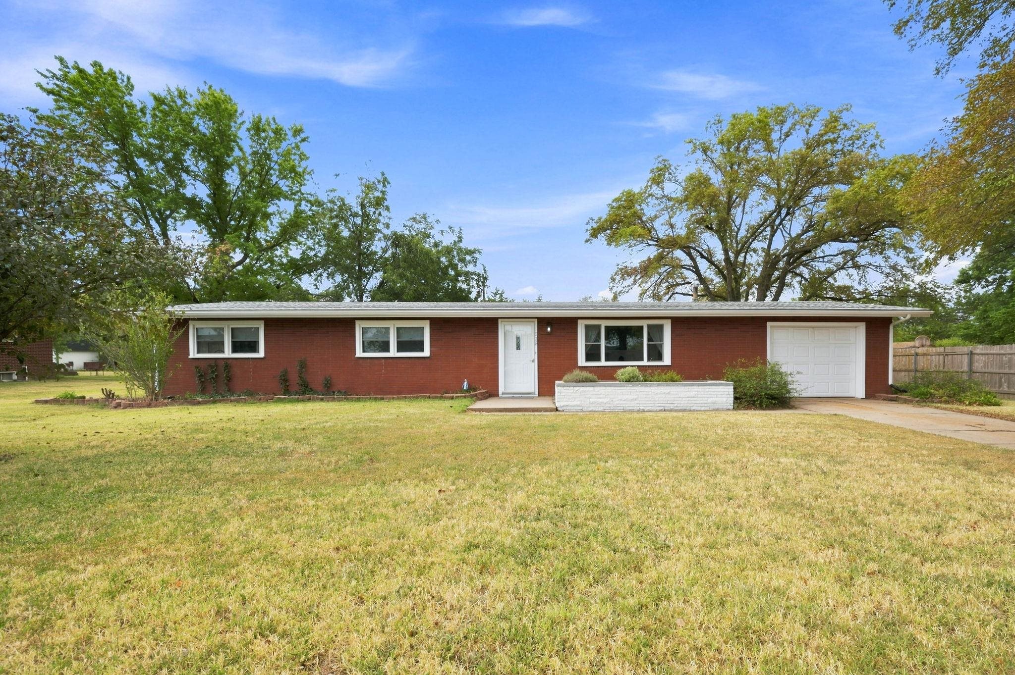 215 W Mary Ave, Garden Plain
