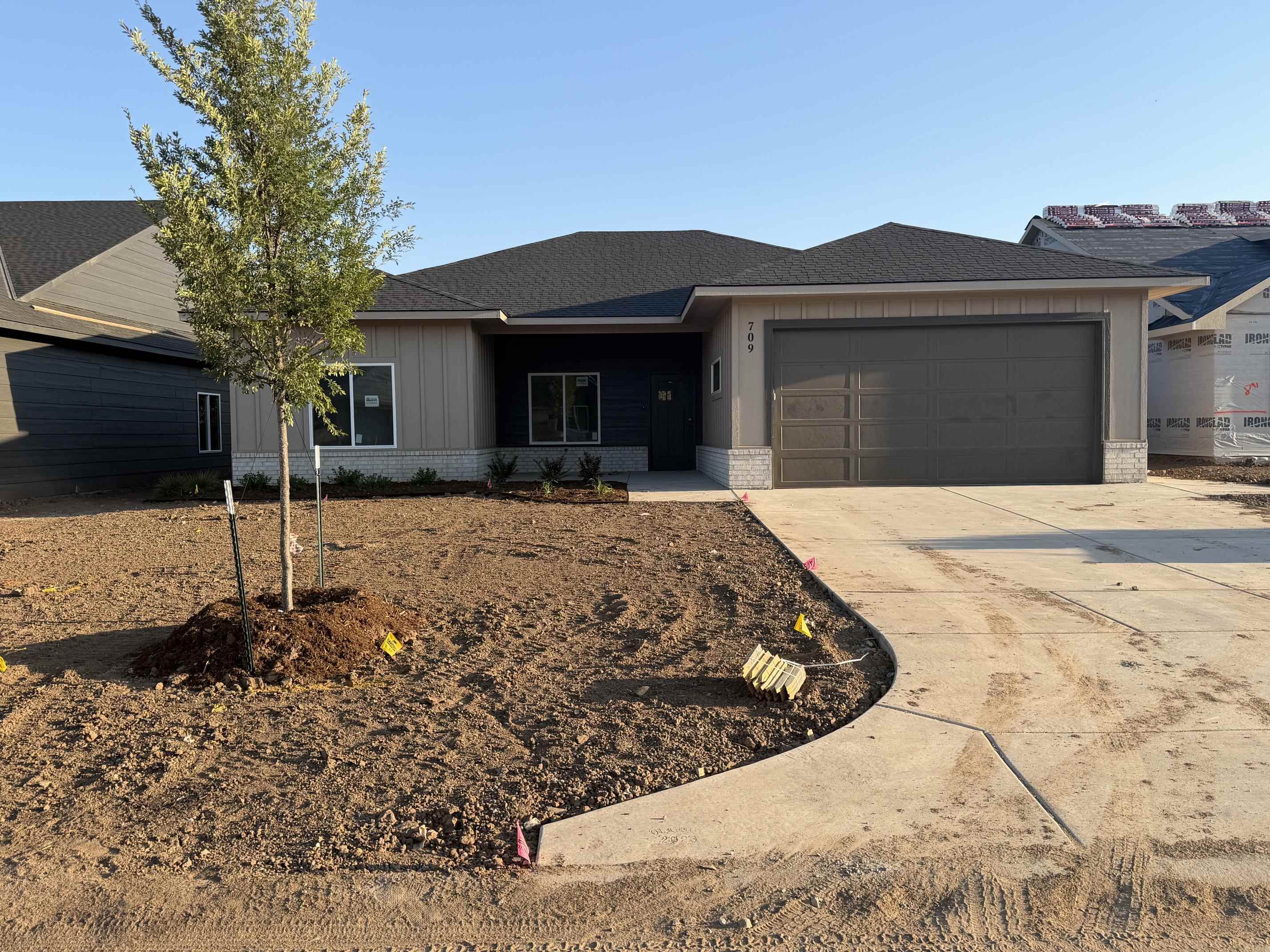 709 N Wheatland Ct, Wichita