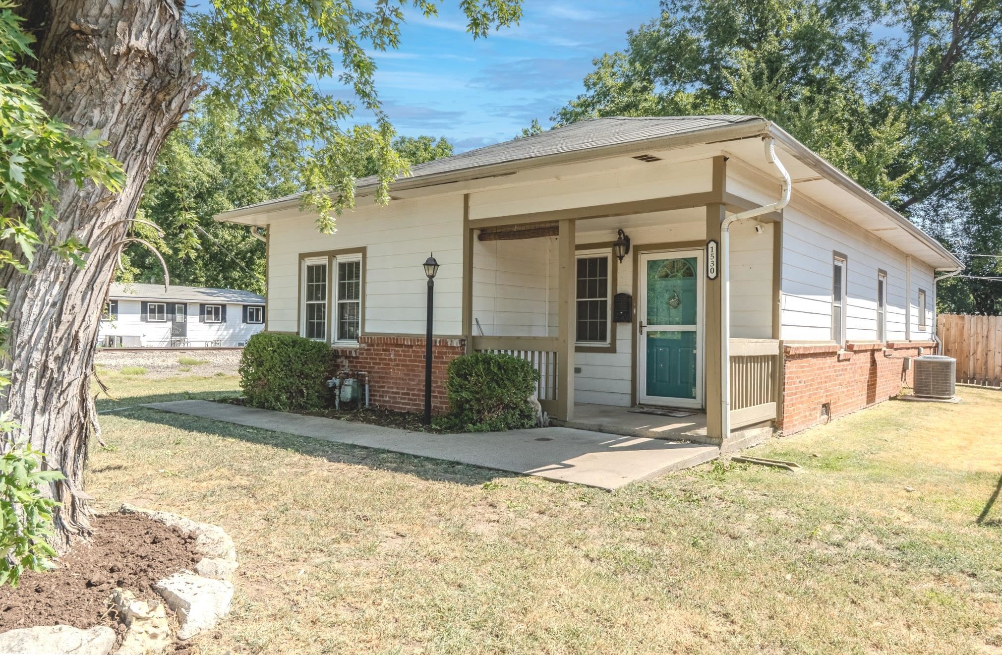 1530 Frankfort, Winfield