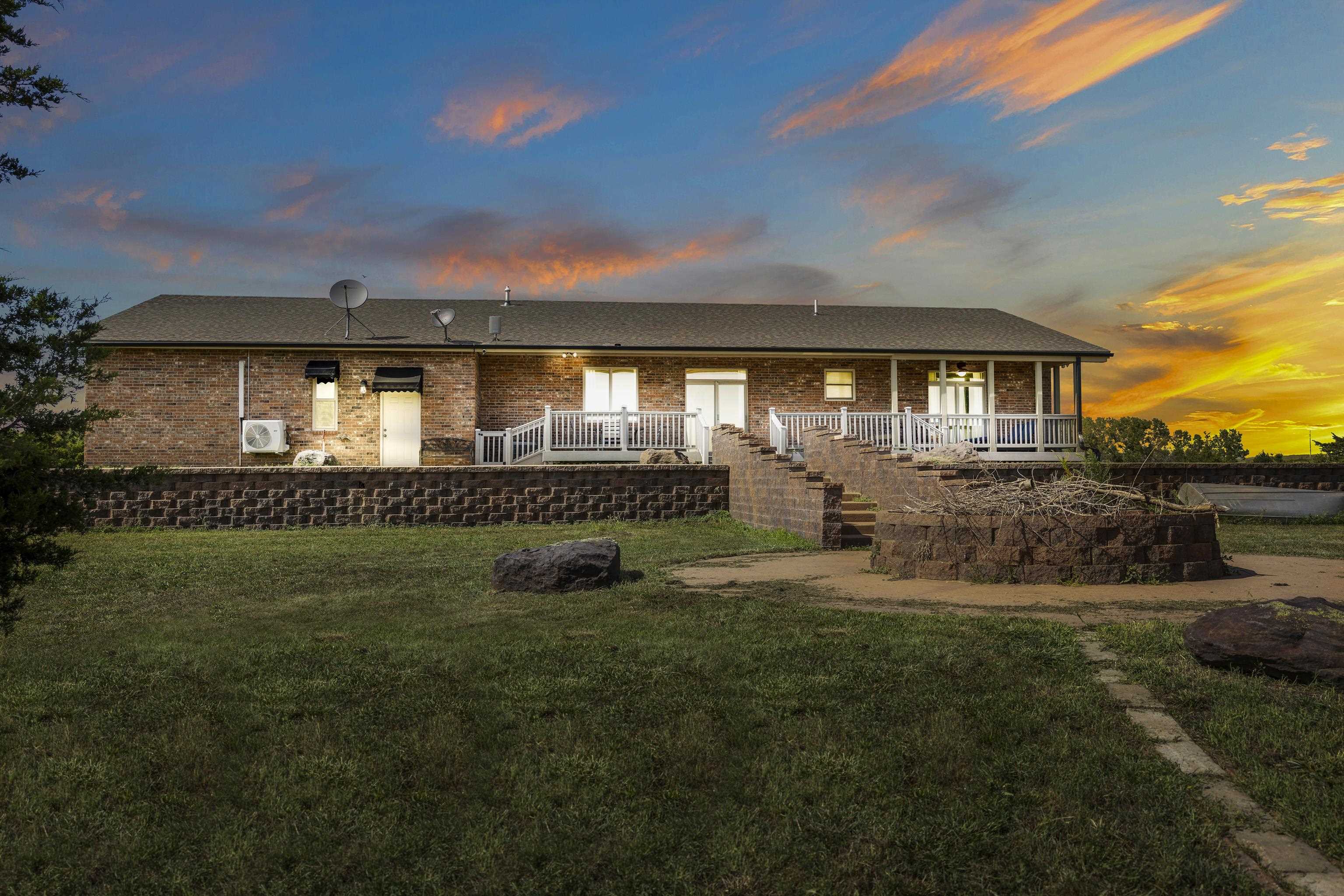 105 Jet Cir, Brookville