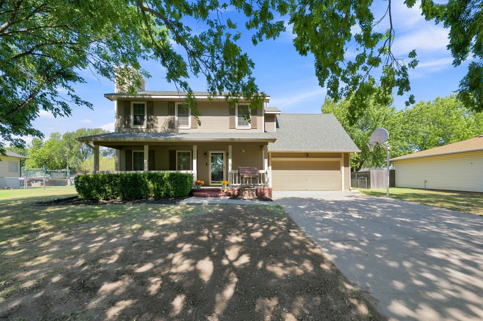 224 W Swanee Dr, Goddard