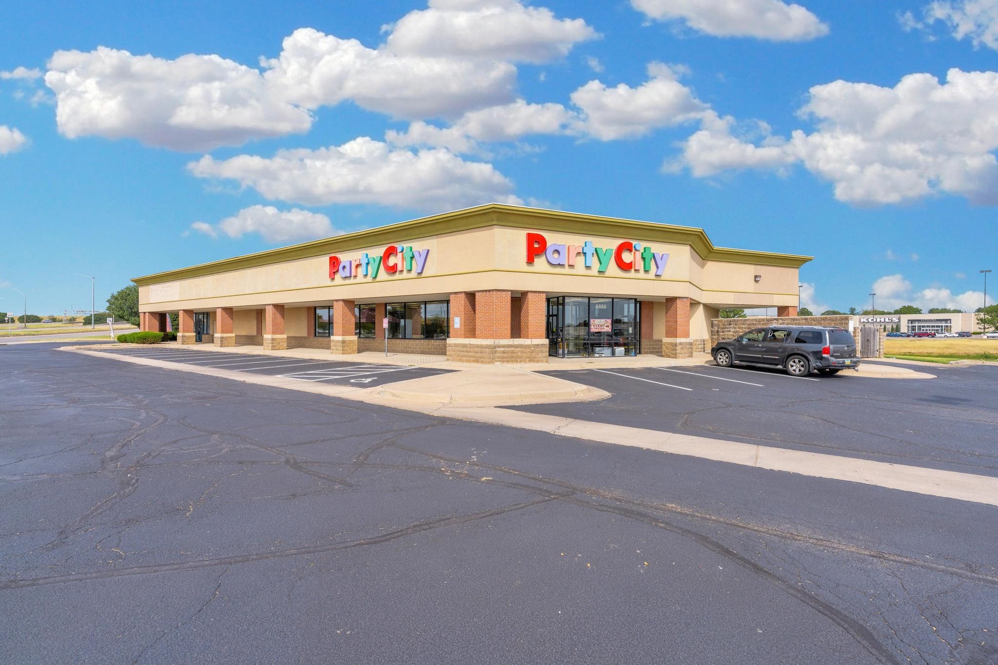 6866 W Kellogg Dr, Wichita