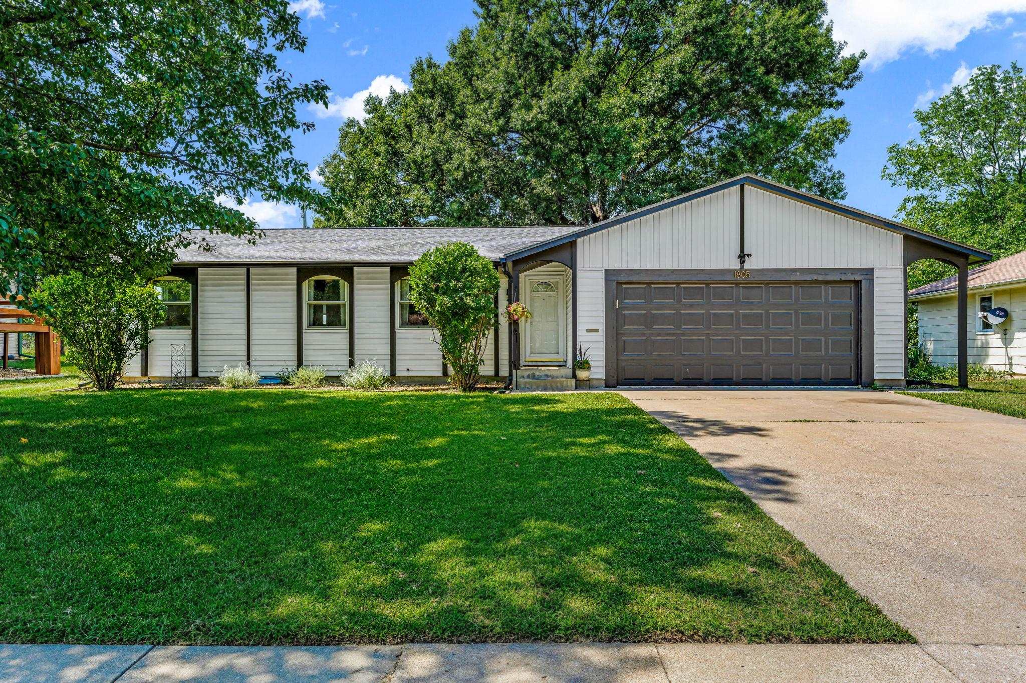 1805 SW Arrowhead Road, Topeka