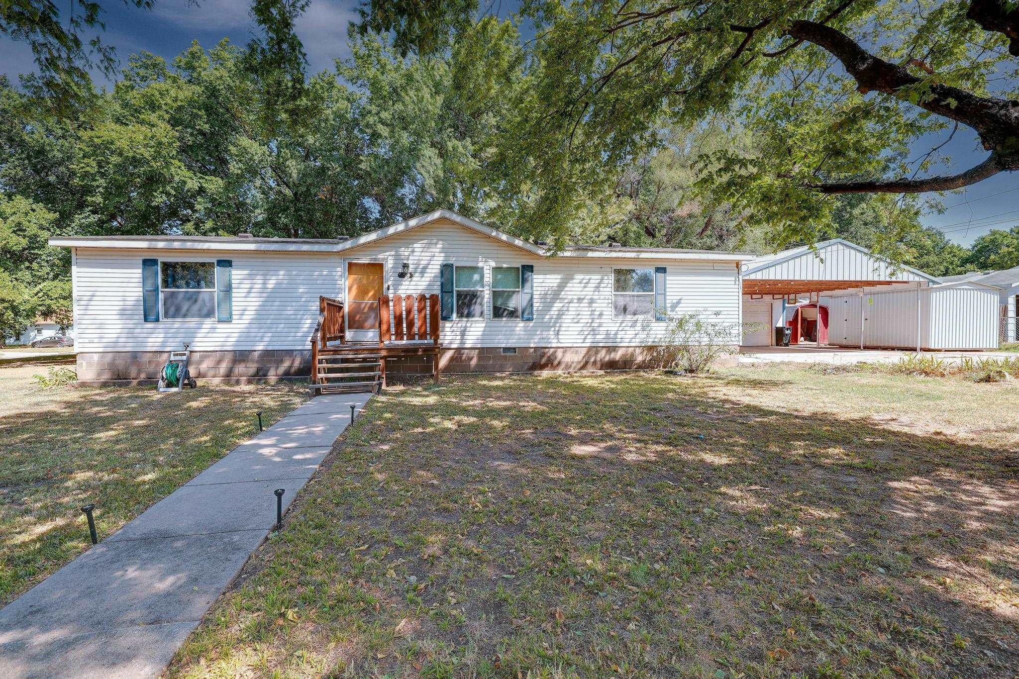 1010 E 1st, Winfield