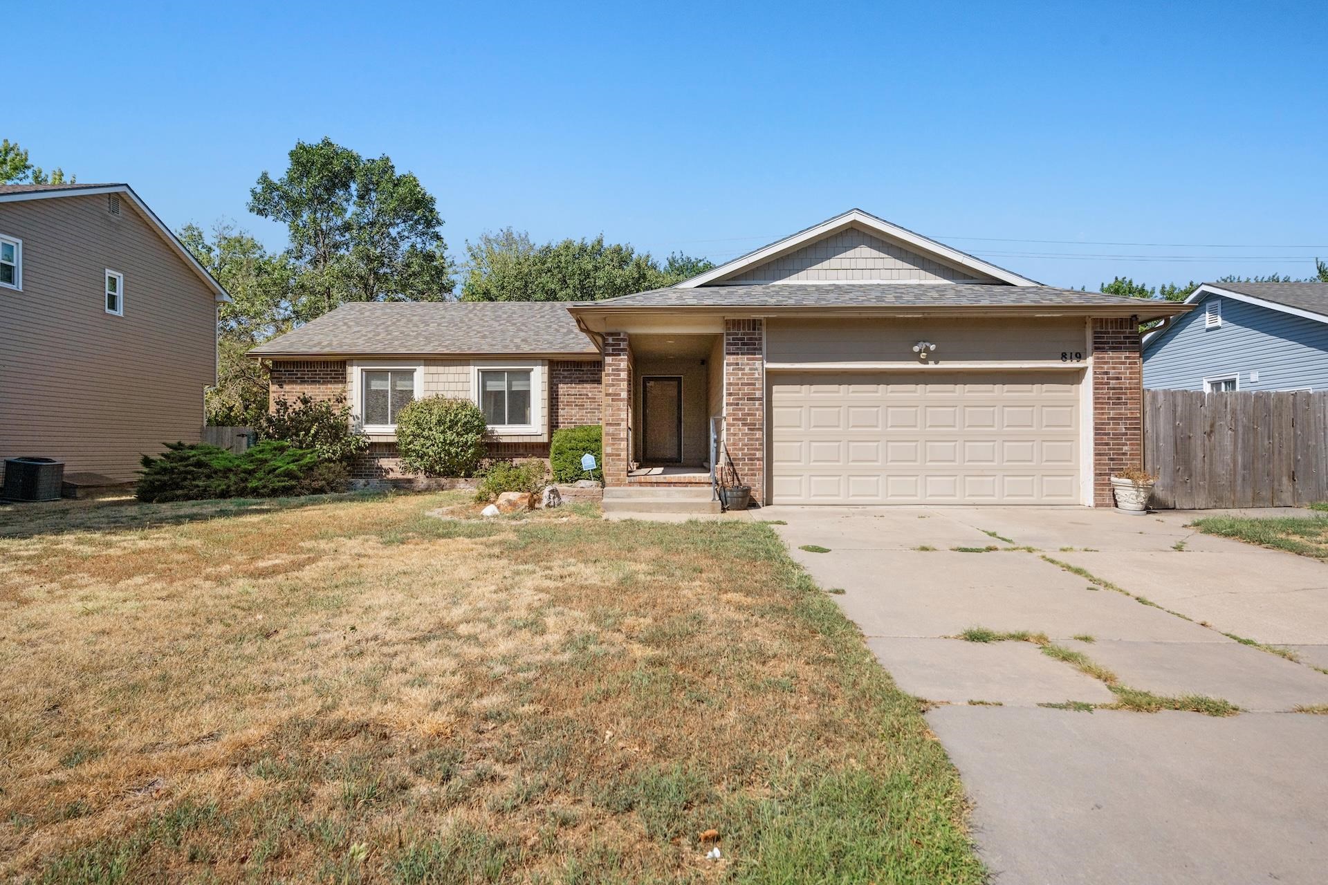 819 N Pine Grove St, Wichita