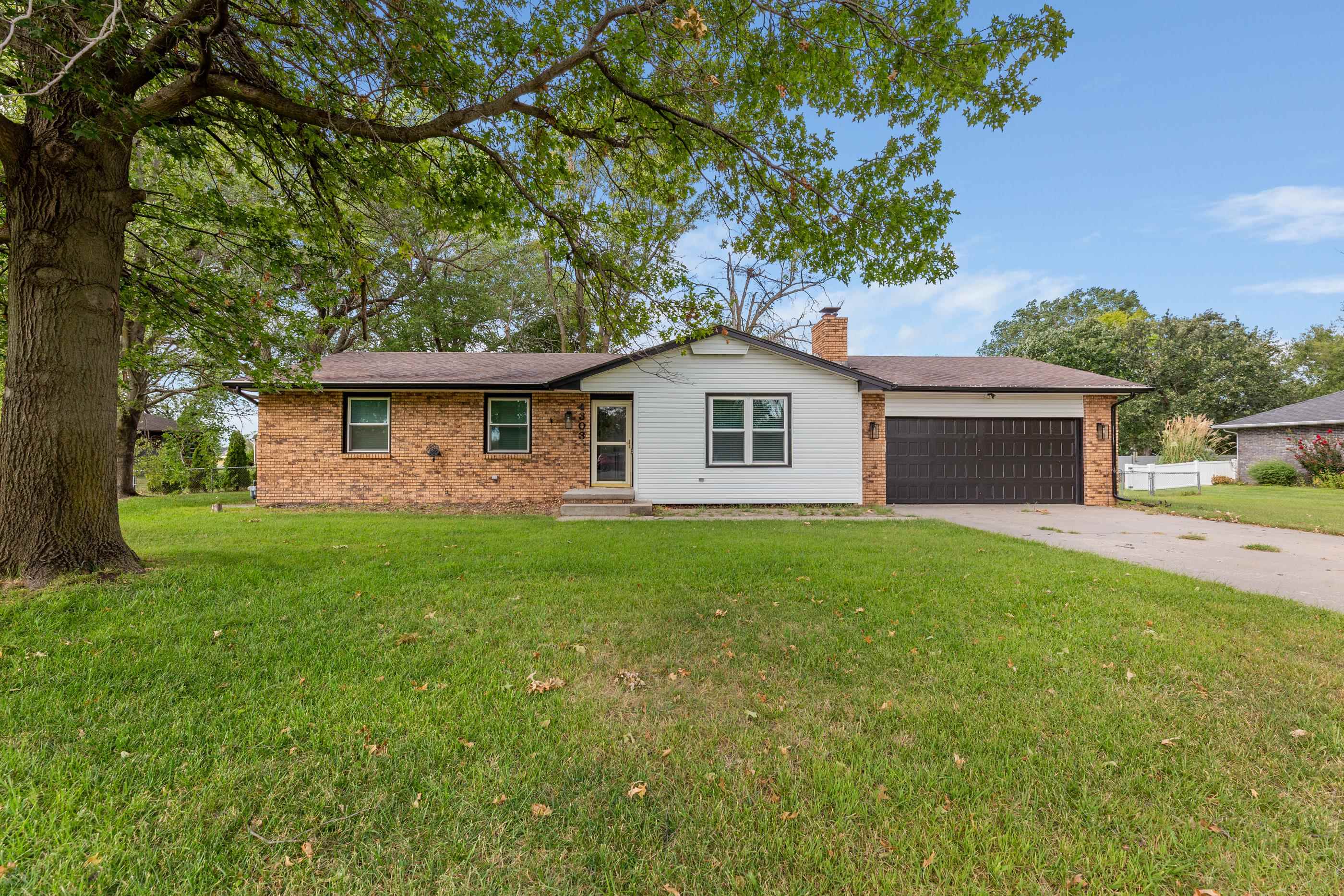 4303 Sequoia St, Hutchinson