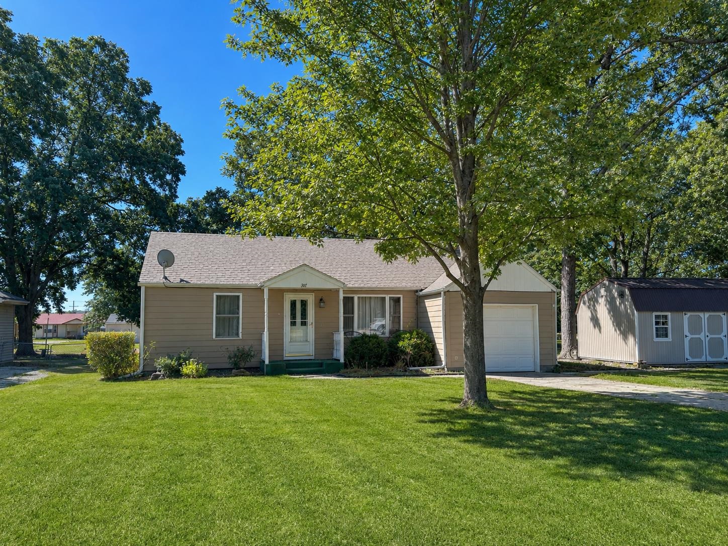 307 Lake Rd, Olpe, KS, 66865