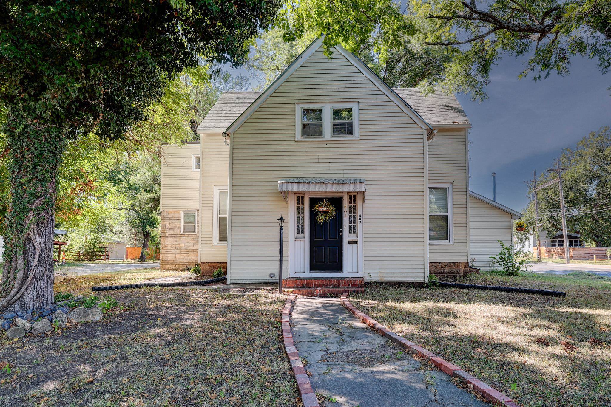 603 E 9th, Winfield