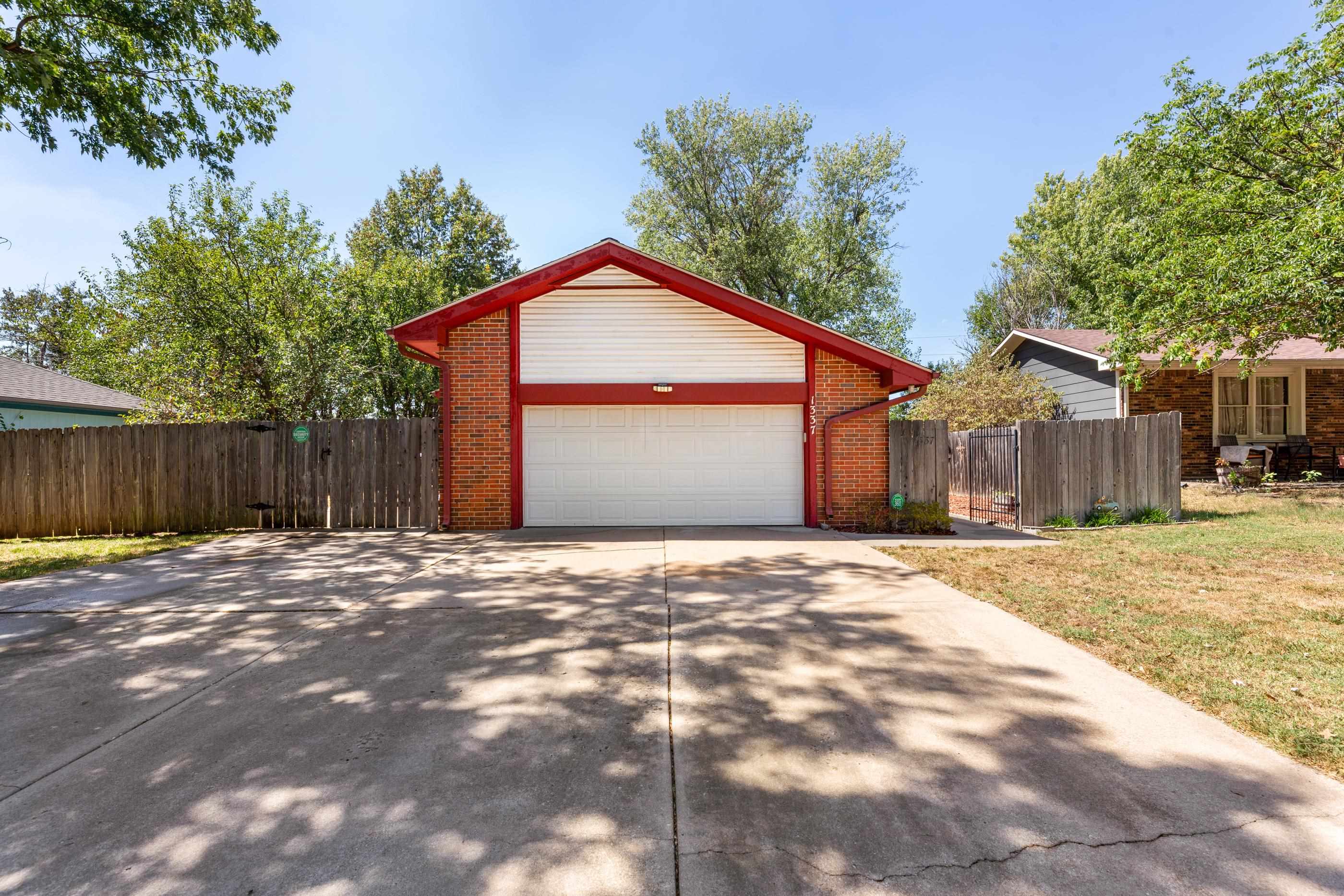 1337 N Denene Ln, Wichita