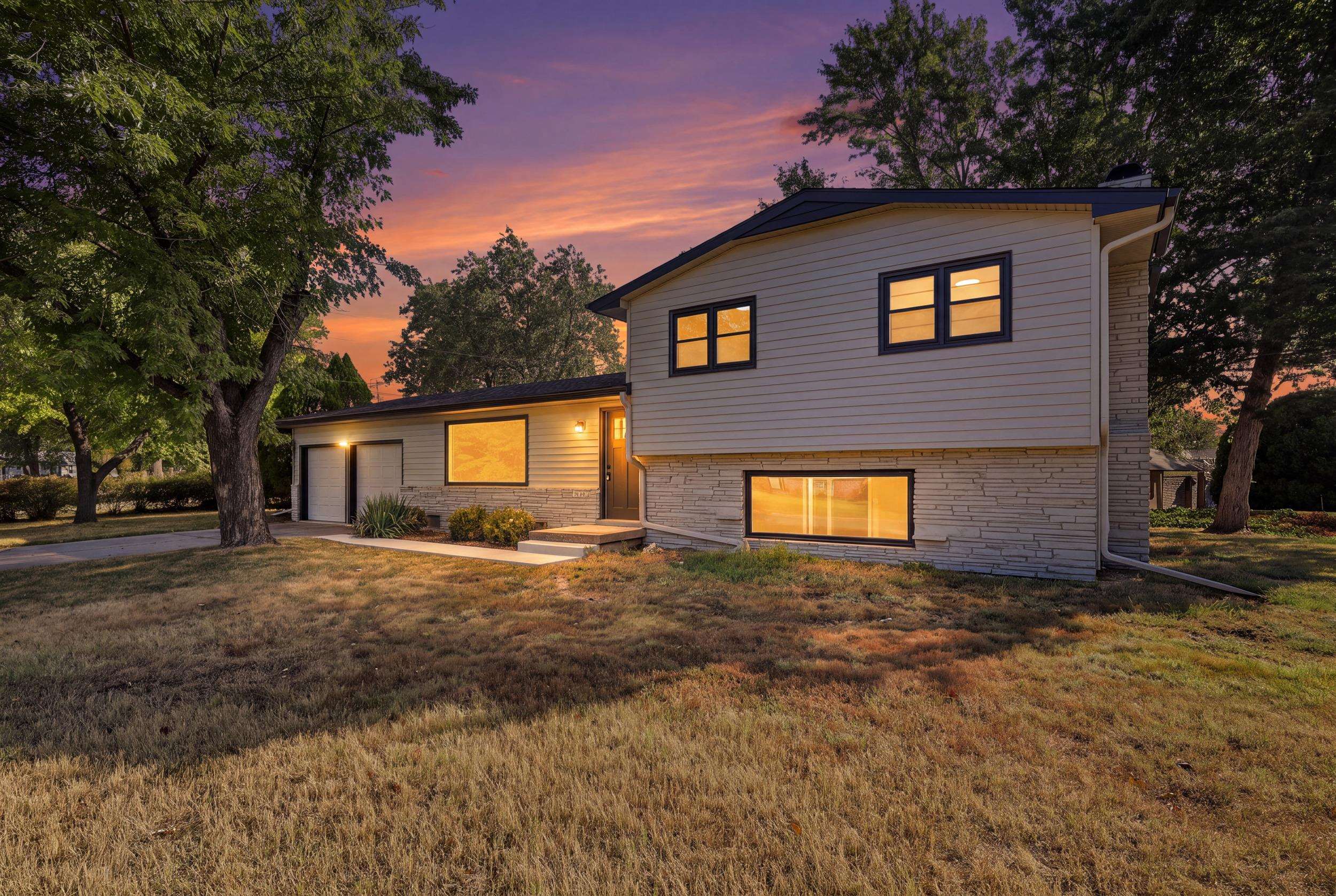 7424 W 11th St N, Wichita