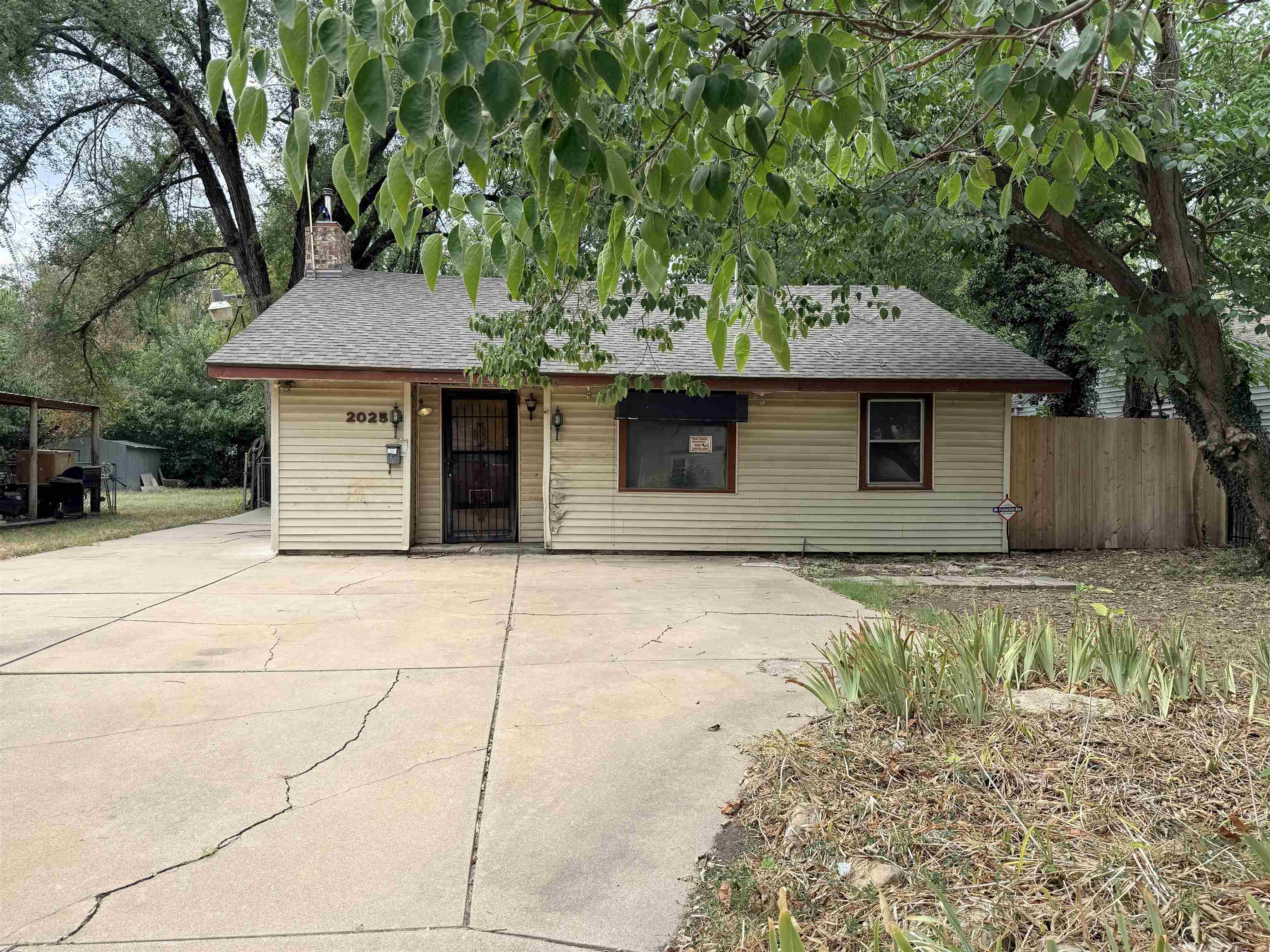 2025 S Spruce St, Wichita