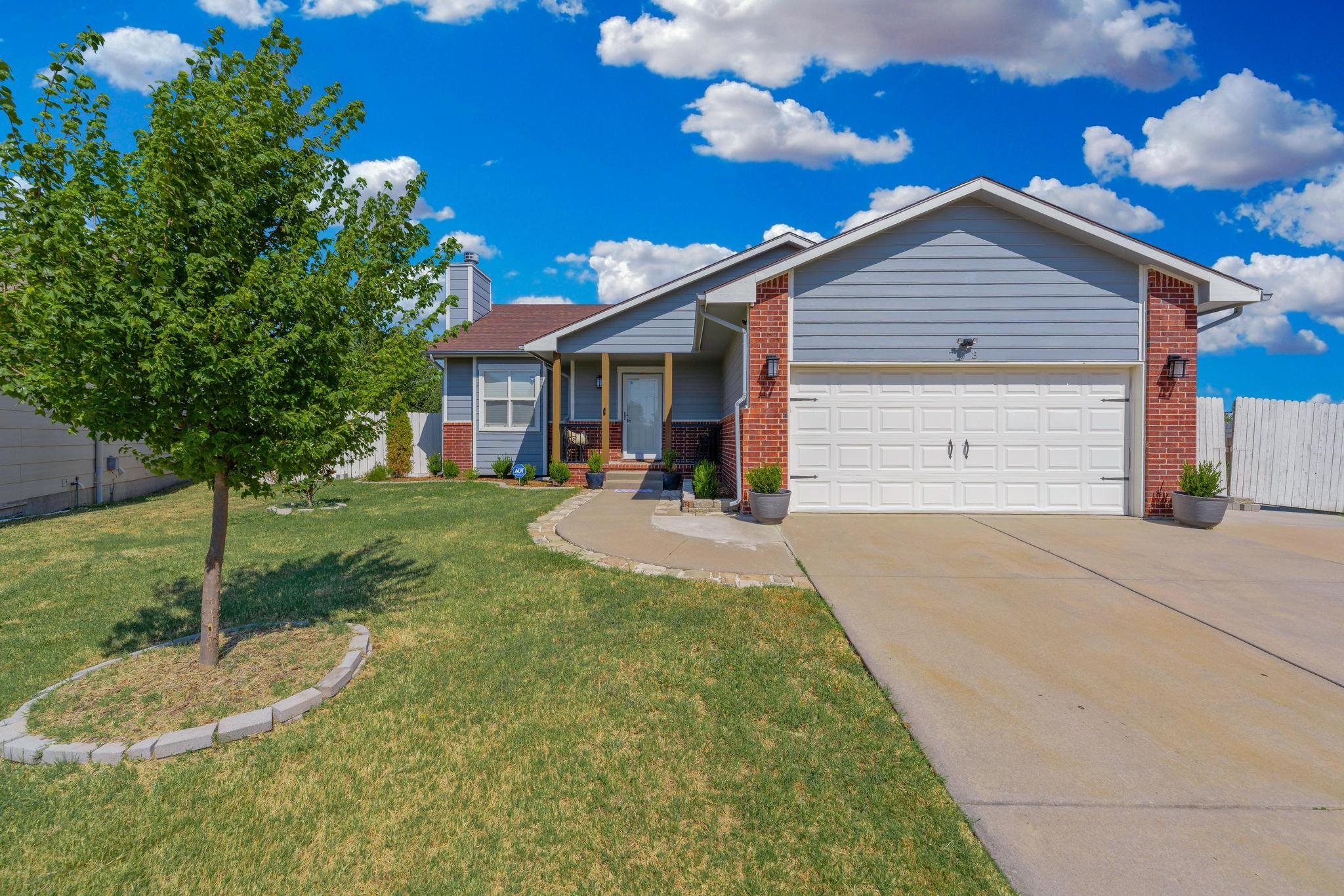 703 S Red Oaks Cir, Wichita