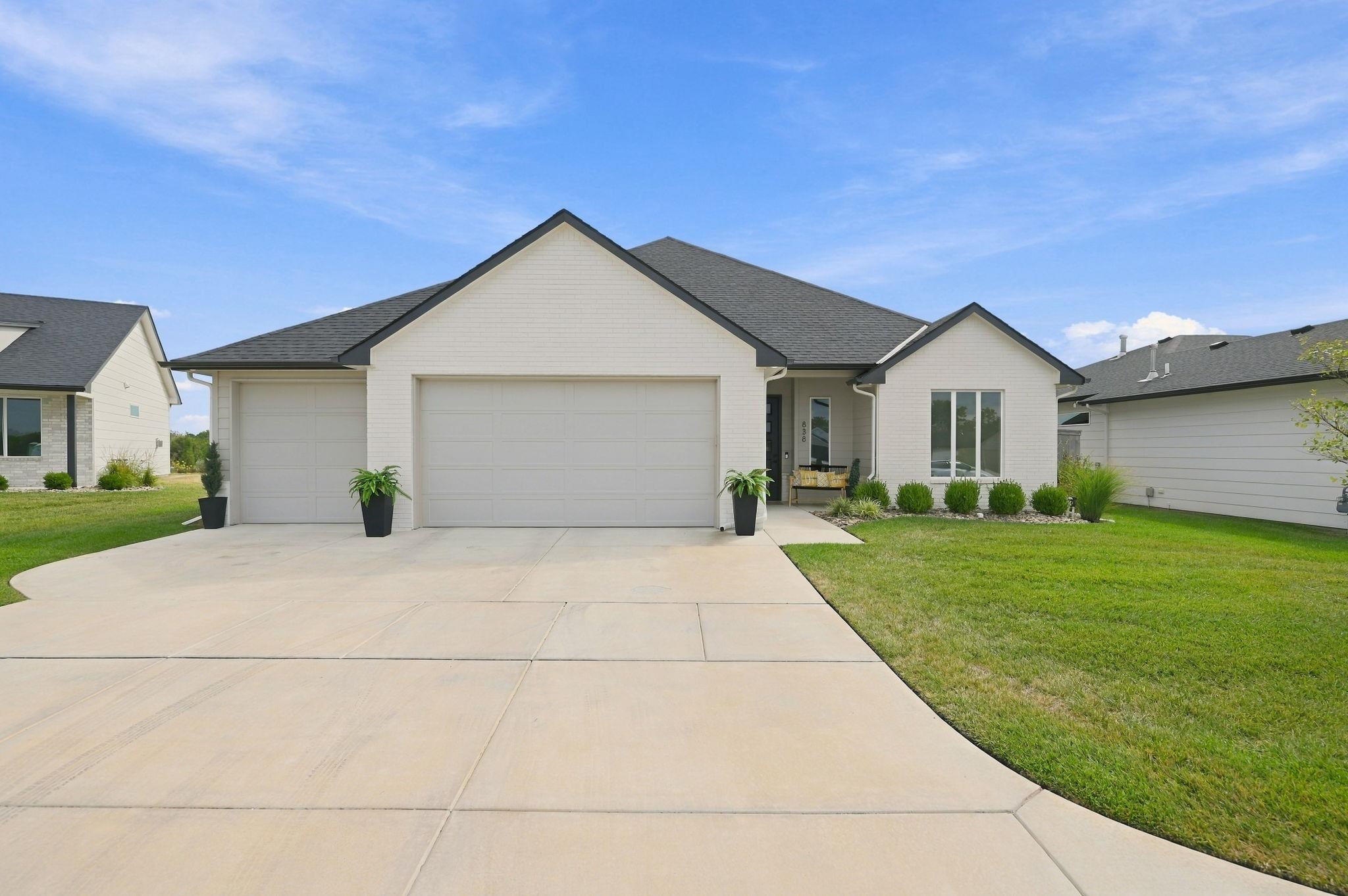 838 N Speyside Cir, Andover