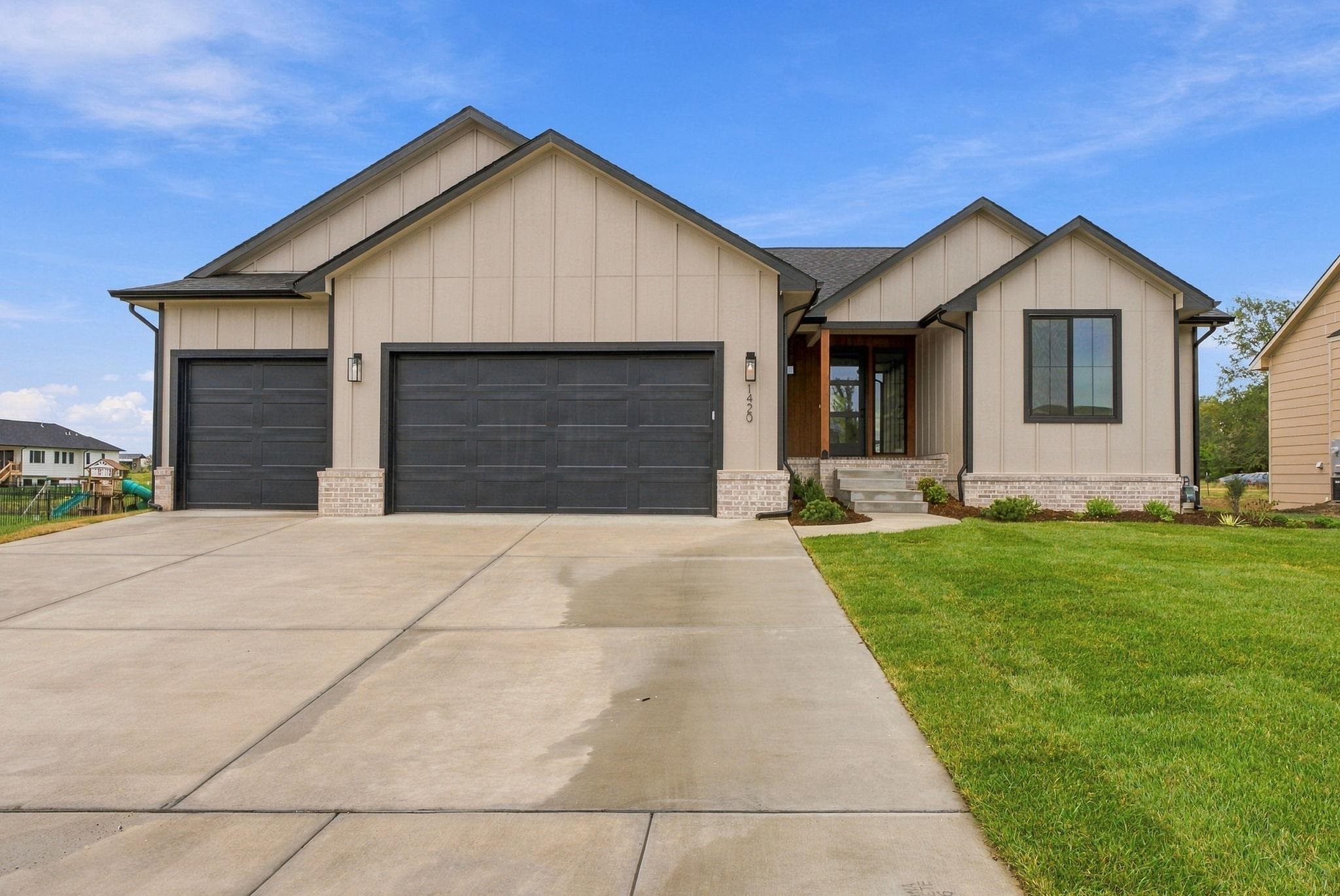 1420 W Cozy Hollow, Goddard