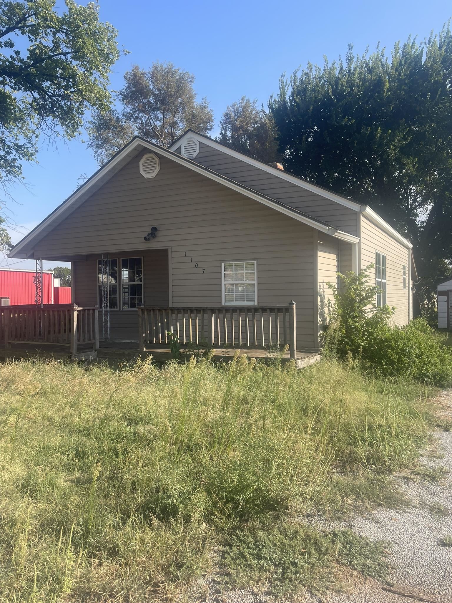 1107 Main, Kiowa
