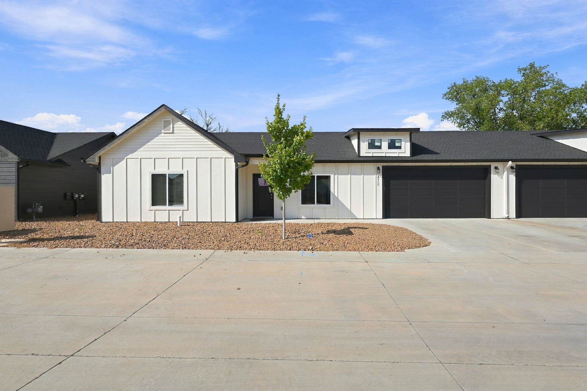 472 E Harper St, Valley Center