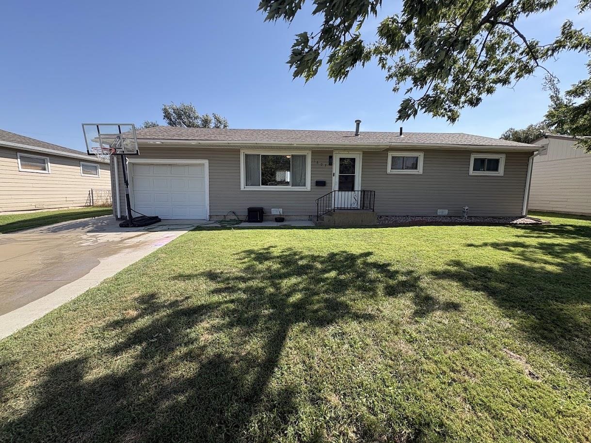 1607 Hickory St, Salina