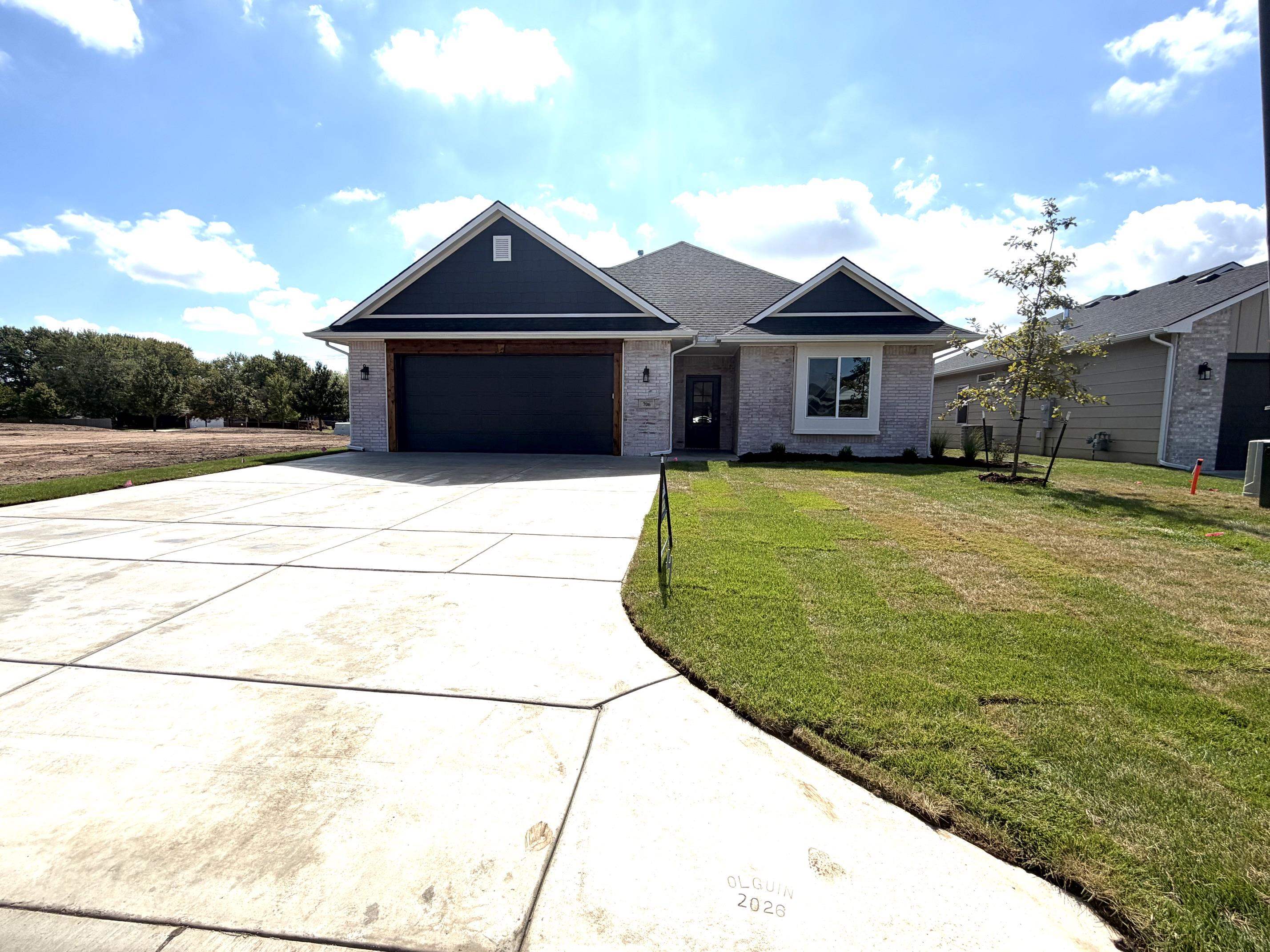 706 N Rainbow Lake Ct, Wichita