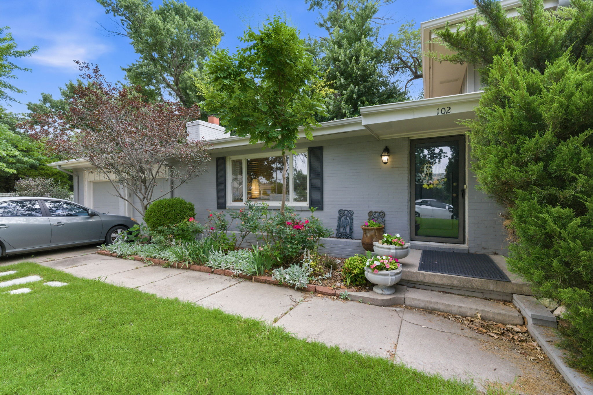 102 S Lochinvar St, Wichita