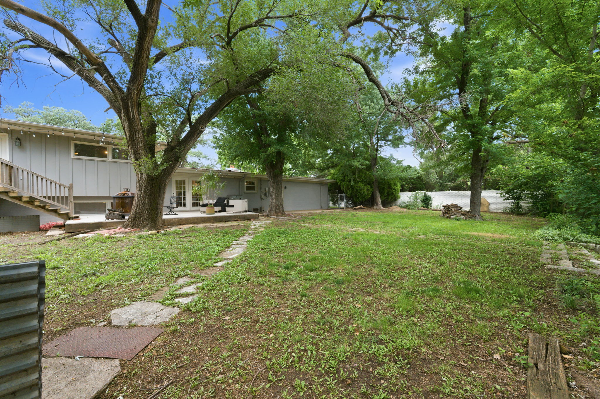 102 S Lochinvar St