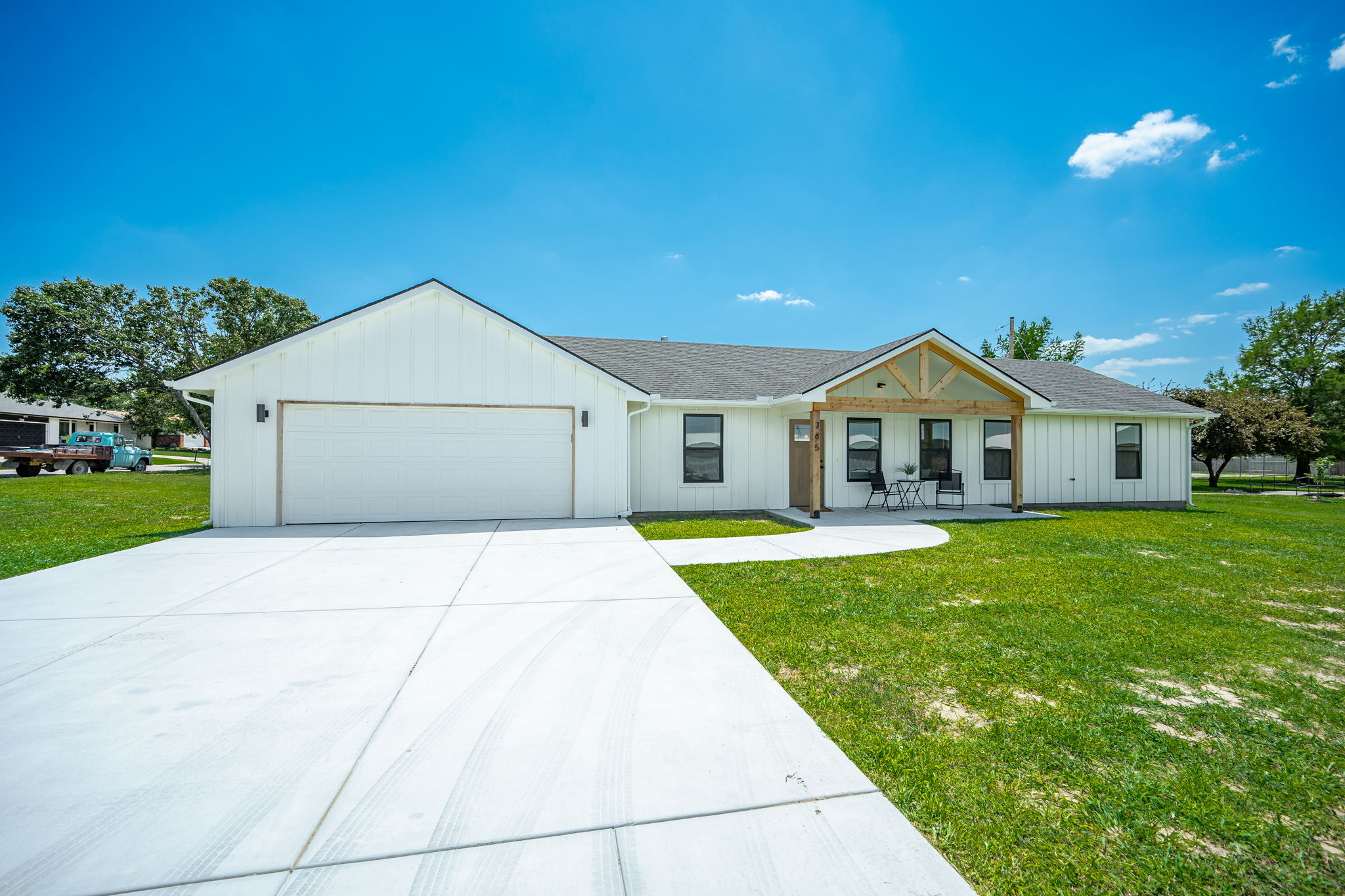 765 N Kansas Ct