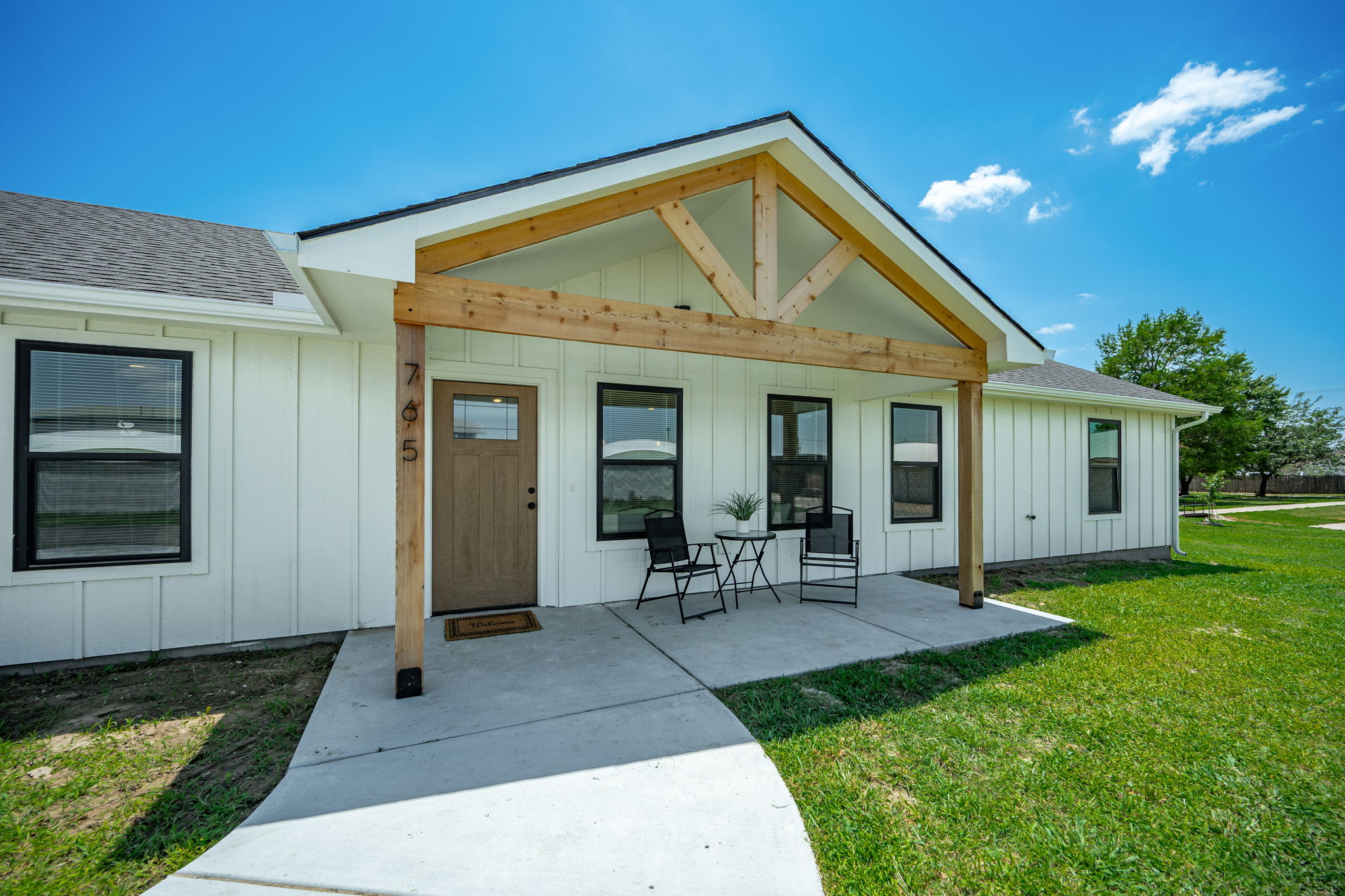 765 N Kansas Ct