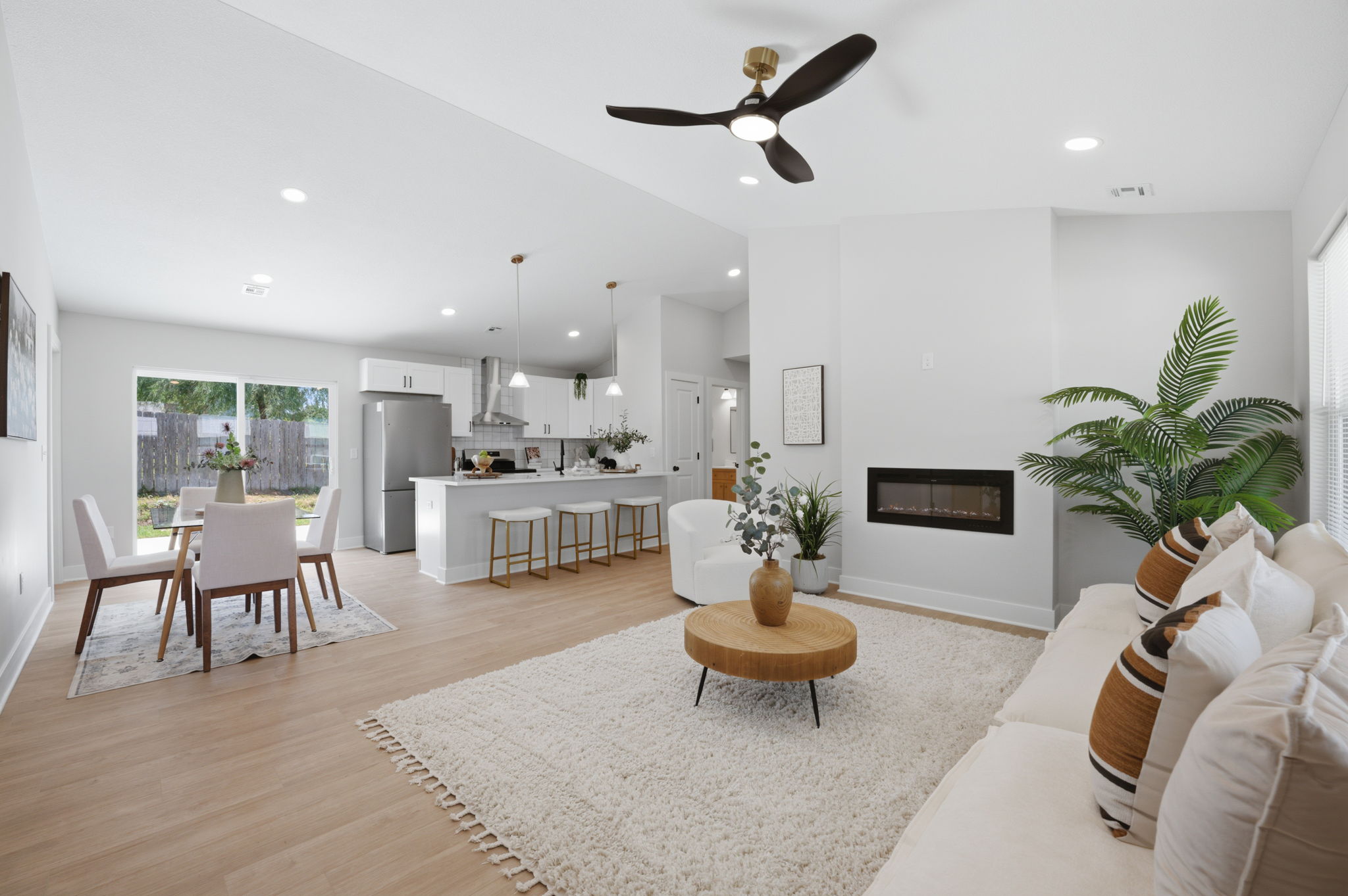 765 N Kansas Ct
