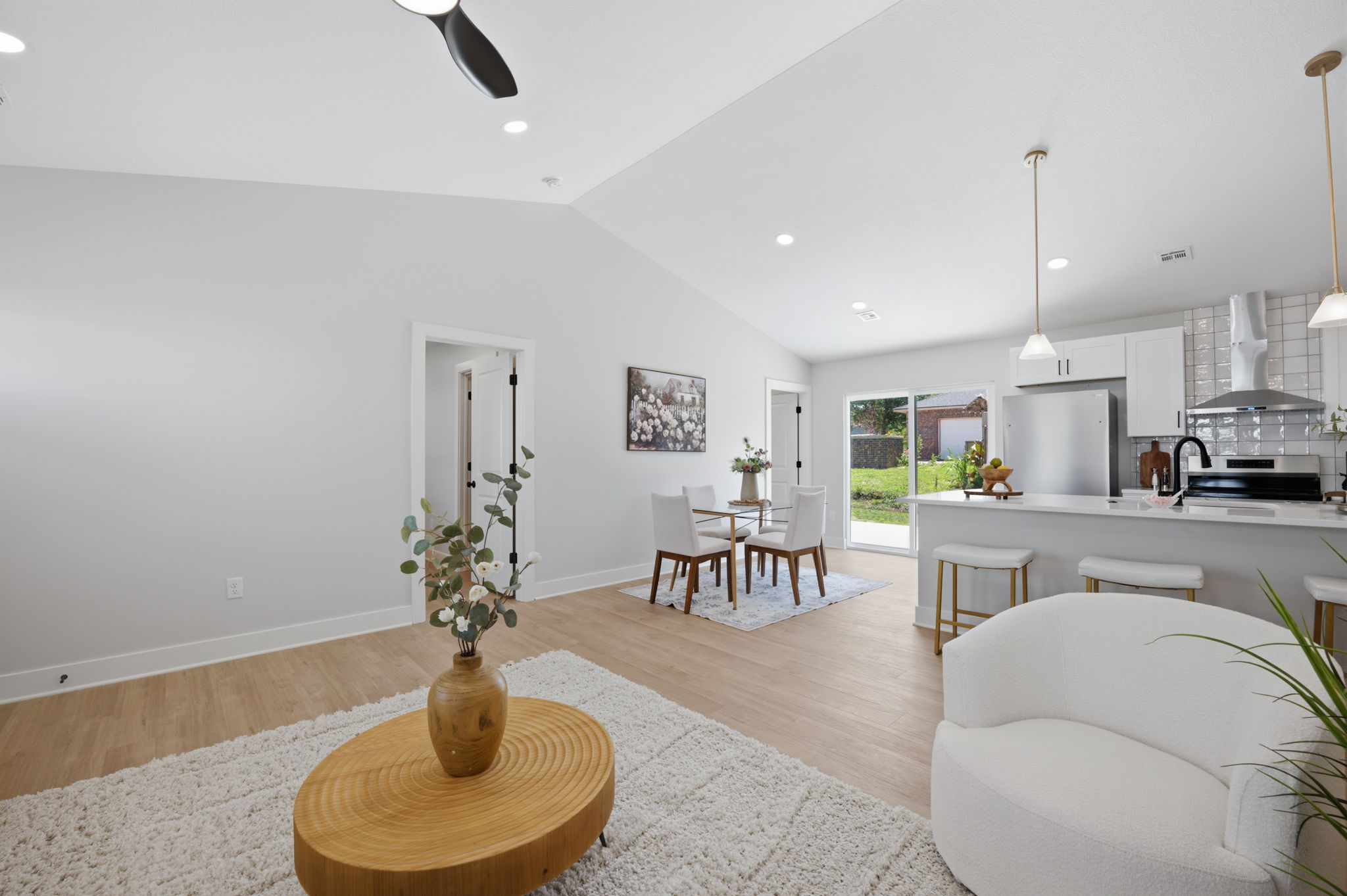 765 N Kansas Ct
